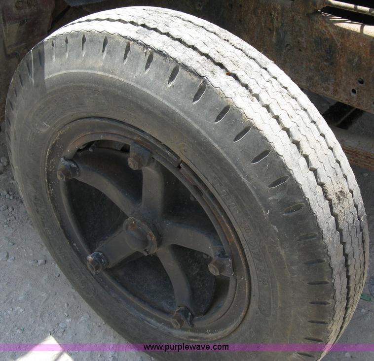 image for item 5057 1973 International Load Star 1600 truck