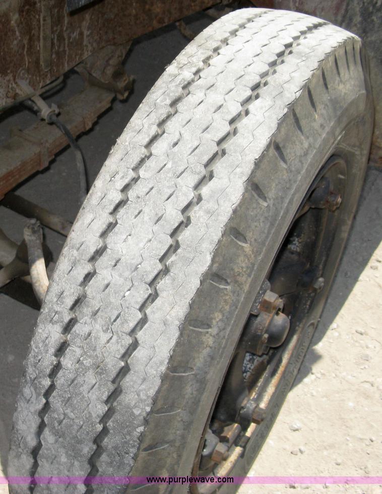 image for item 5057 1973 International Load Star 1600 truck