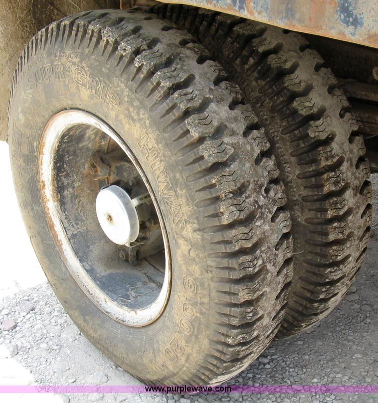 image for item 5057 1973 International Load Star 1600 truck