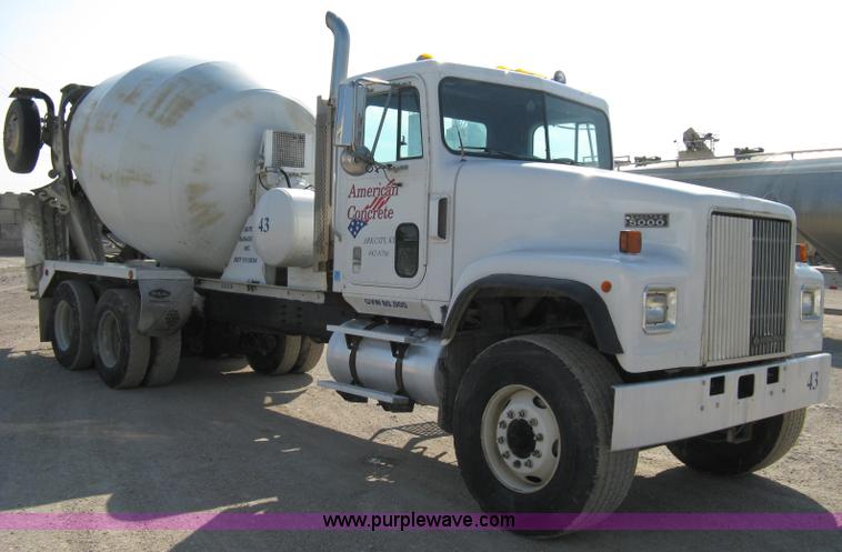 image for item 5068 1999 International Paystar 5000SF mixer truck