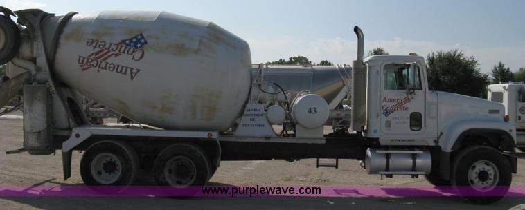 image for item 5068 1999 International Paystar 5000SF mixer truck