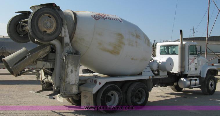 image for item 5068 1999 International Paystar 5000SF mixer truck