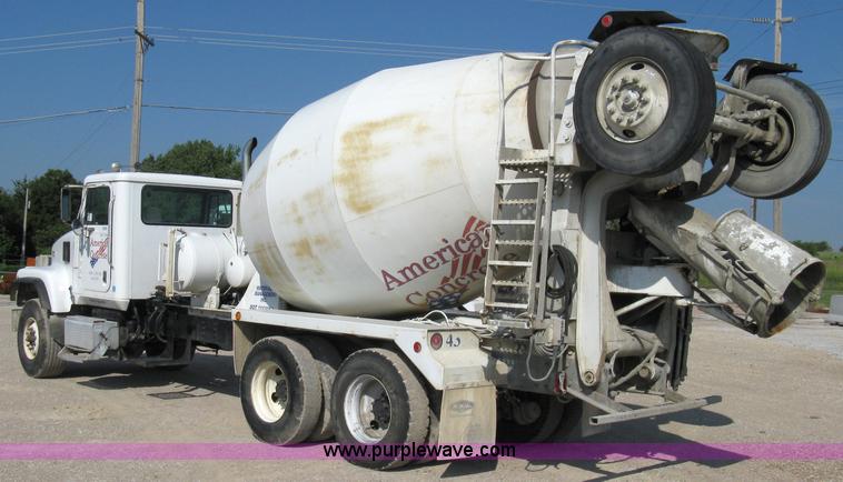 image for item 5068 1999 International Paystar 5000SF mixer truck