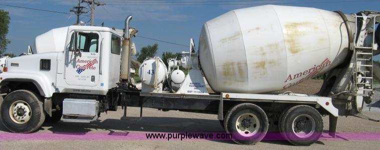 image for item 5068 1999 International Paystar 5000SF mixer truck