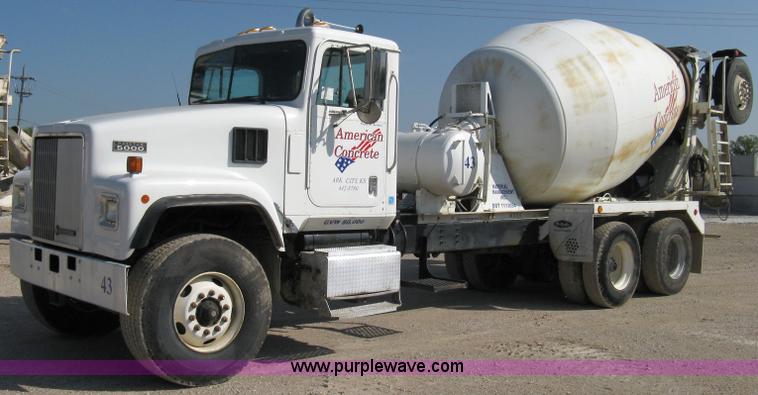 image for item 5068 1999 International Paystar 5000SF mixer truck