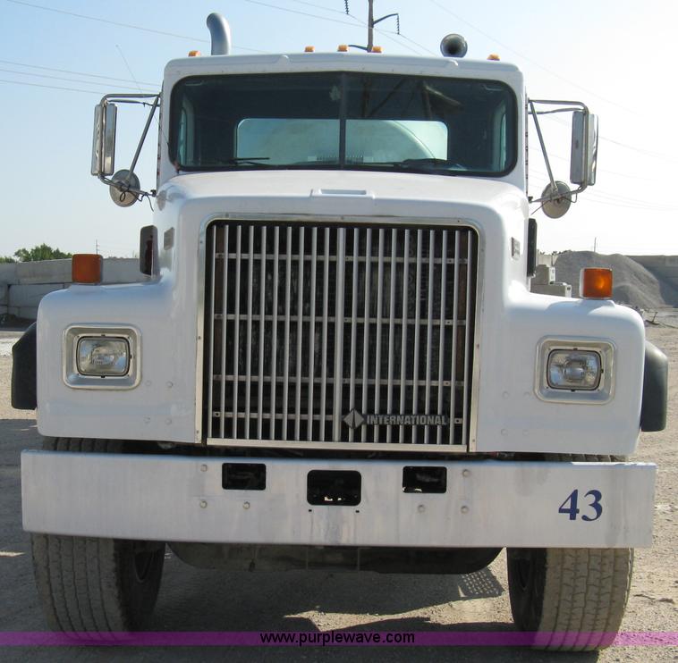 image for item 5068 1999 International Paystar 5000SF mixer truck