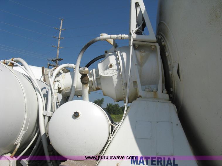 image for item 5068 1999 International Paystar 5000SF mixer truck