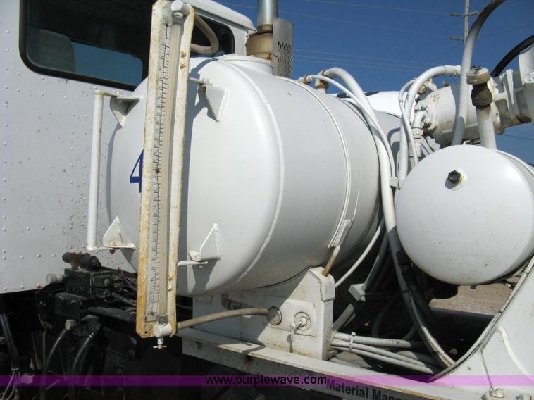 image for item 5068 1999 International Paystar 5000SF mixer truck