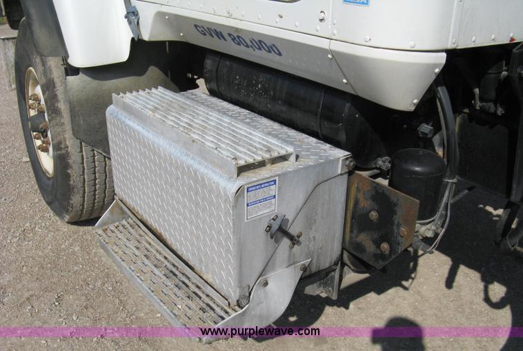 image for item 5068 1999 International Paystar 5000SF mixer truck