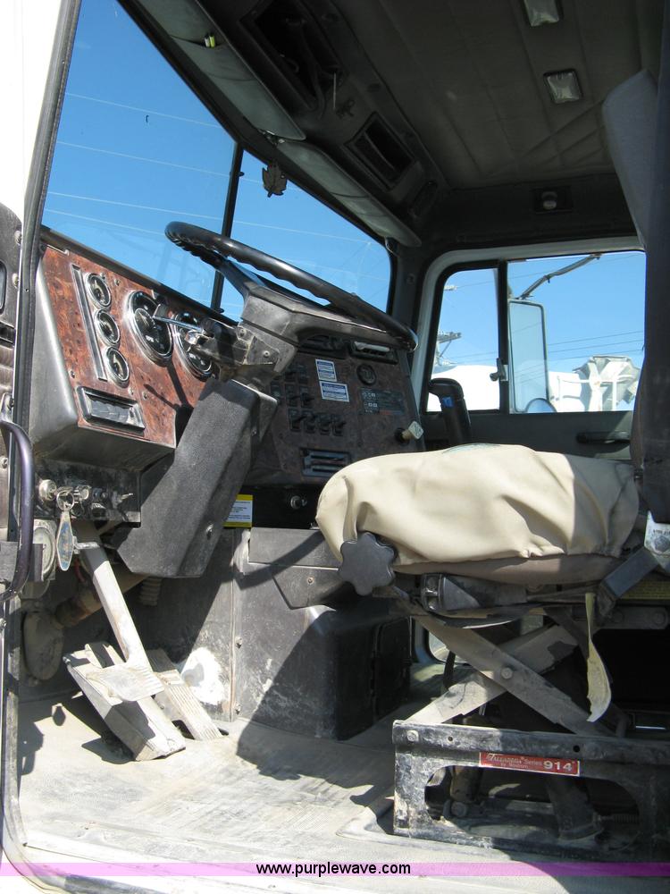 image for item 5068 1999 International Paystar 5000SF mixer truck