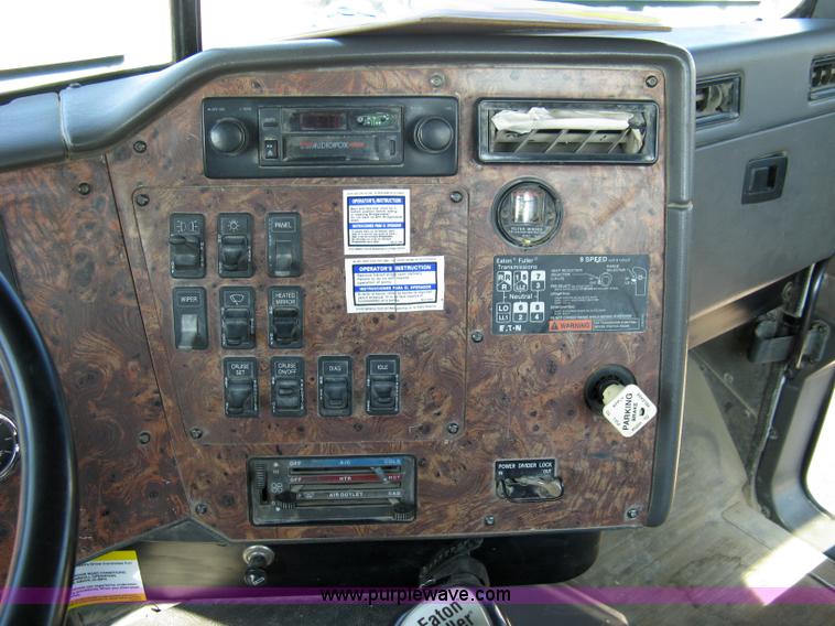 image for item 5068 1999 International Paystar 5000SF mixer truck