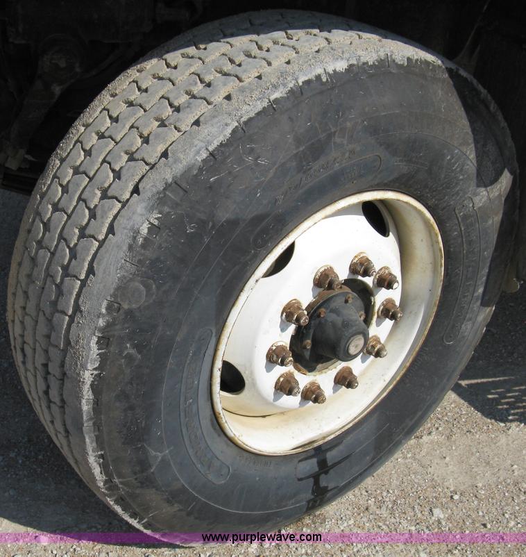 image for item 5068 1999 International Paystar 5000SF mixer truck