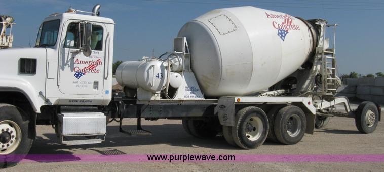 image for item 5068 1999 International Paystar 5000SF mixer truck