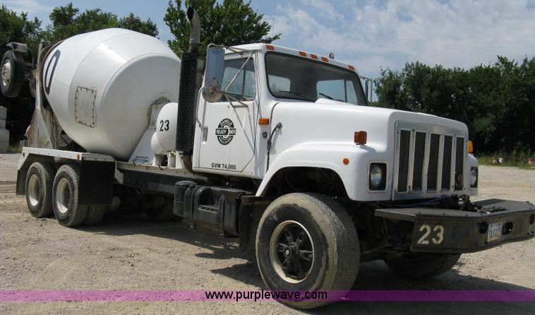 image for item 5069 1991 International Series 2574 mixer truck