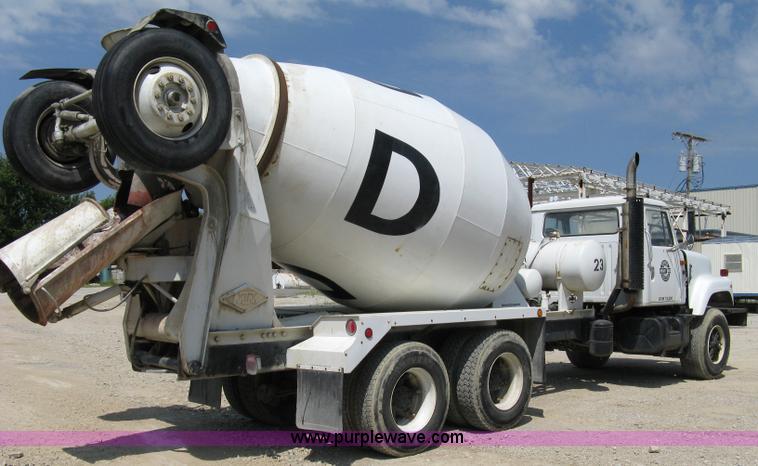 image for item 5069 1991 International Series 2574 mixer truck