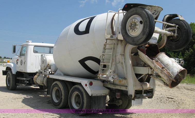 image for item 5069 1991 International Series 2574 mixer truck