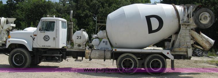 image for item 5069 1991 International Series 2574 mixer truck