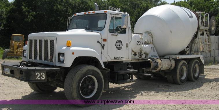 image for item 5069 1991 International Series 2574 mixer truck