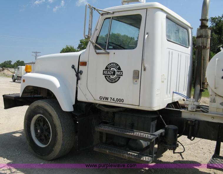 image for item 5069 1991 International Series 2574 mixer truck