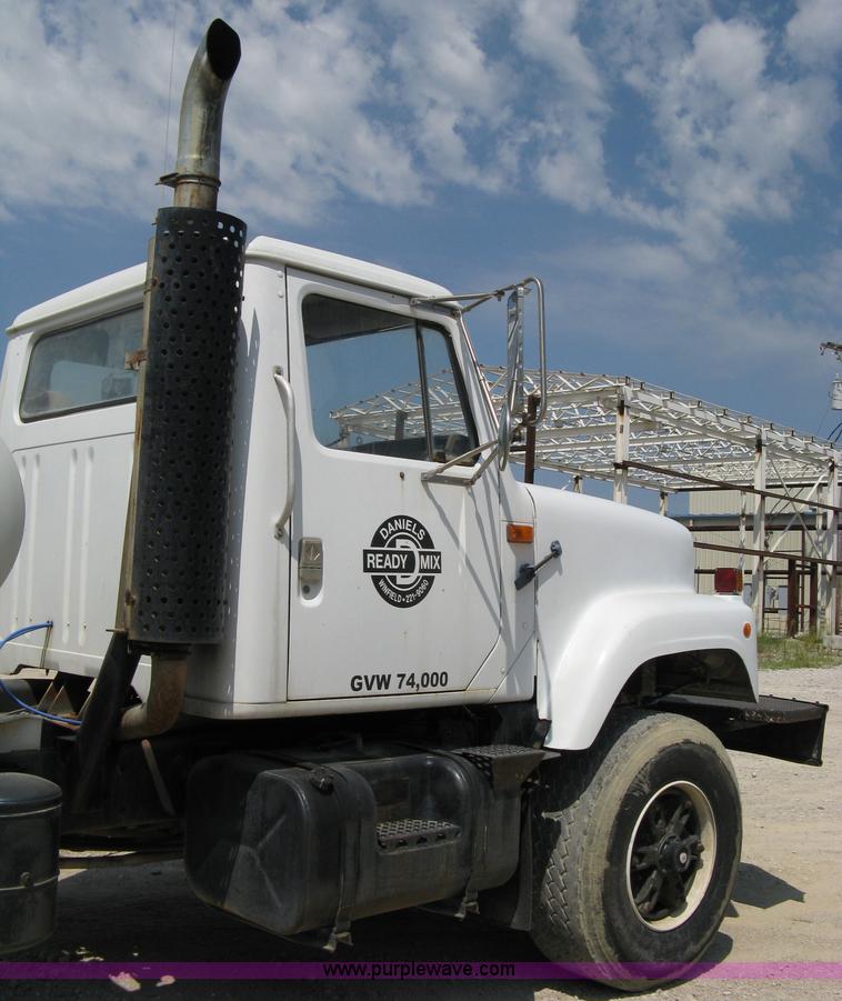 image for item 5069 1991 International Series 2574 mixer truck
