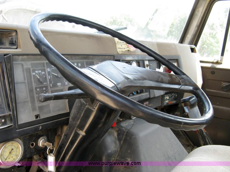 image for item 5069 1991 International Series 2574 mixer truck