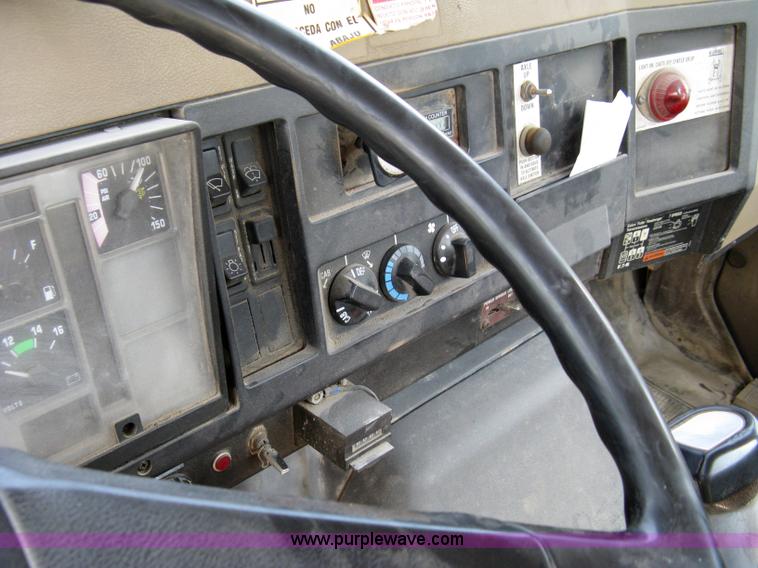 image for item 5069 1991 International Series 2574 mixer truck