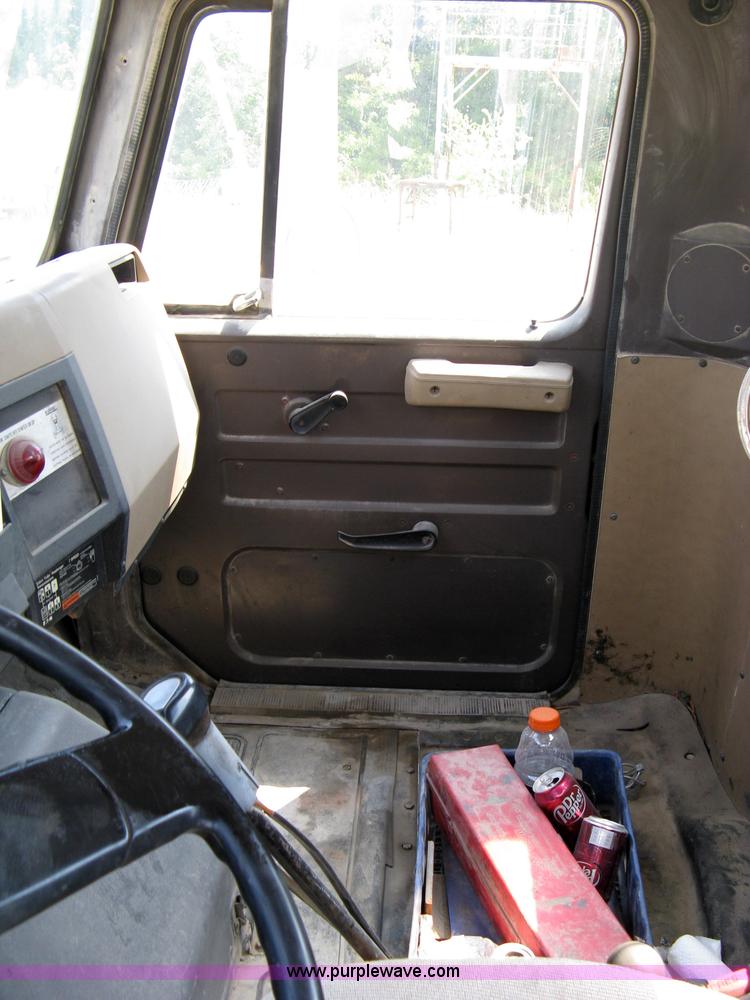 image for item 5069 1991 International Series 2574 mixer truck