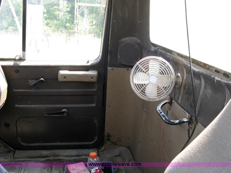 image for item 5069 1991 International Series 2574 mixer truck