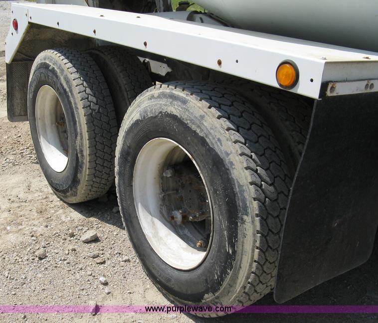 image for item 5069 1991 International Series 2574 mixer truck