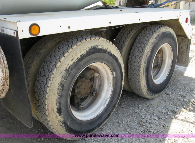 image for item 5069 1991 International Series 2574 mixer truck