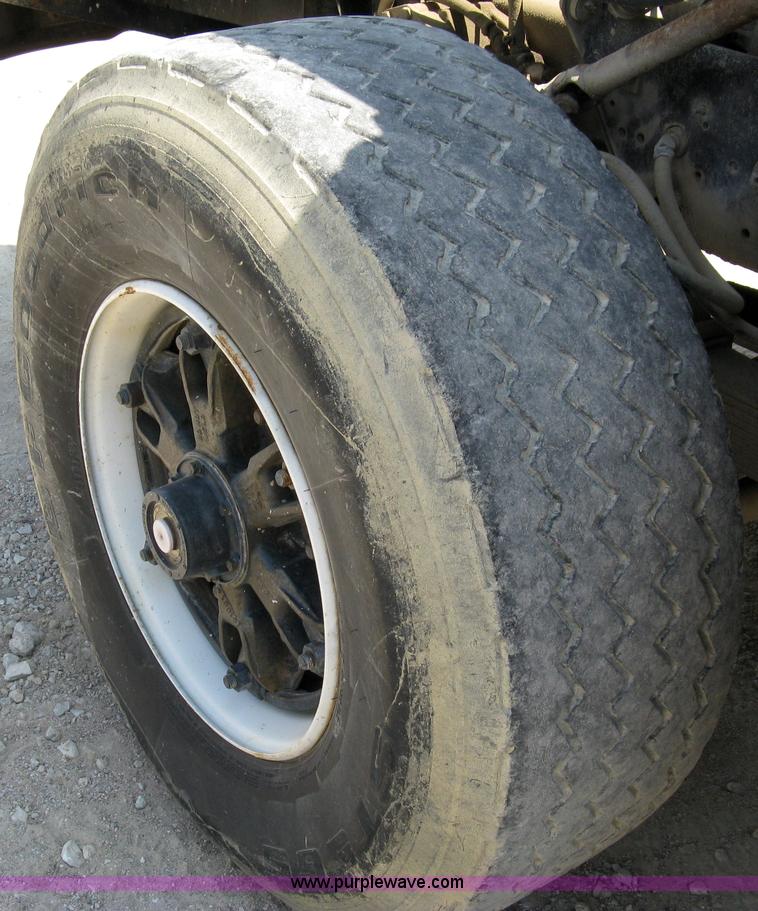 image for item 5069 1991 International Series 2574 mixer truck