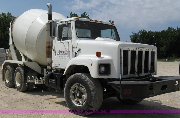 image for item 5070 1981 International Series F2674 mixer truck