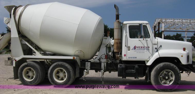 image for item 5070 1981 International Series F2674 mixer truck