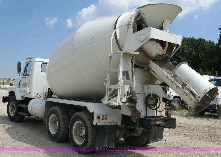image for item 5070 1981 International Series F2674 mixer truck