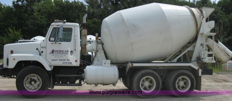 image for item 5070 1981 International Series F2674 mixer truck