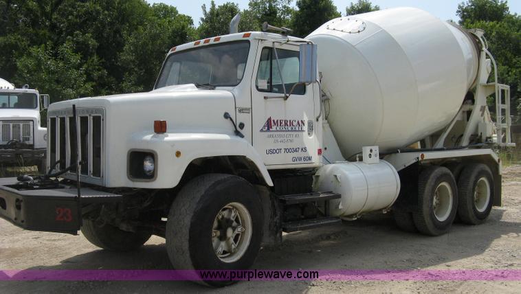 image for item 5070 1981 International Series F2674 mixer truck