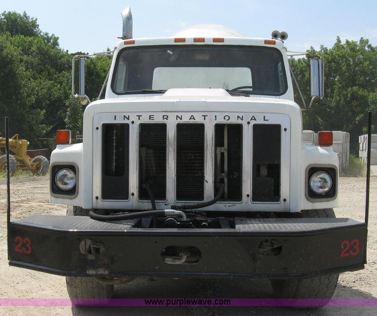 image for item 5070 1981 International Series F2674 mixer truck