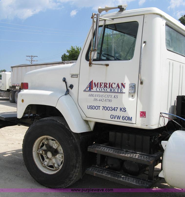 image for item 5070 1981 International Series F2674 mixer truck