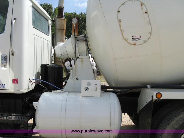 image for item 5070 1981 International Series F2674 mixer truck