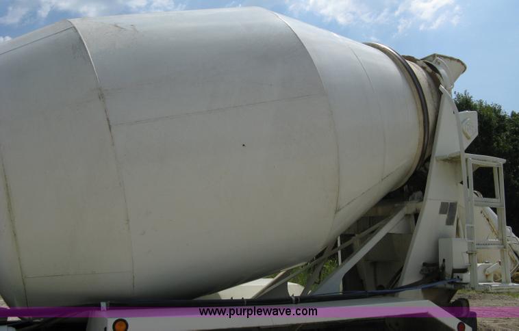 image for item 5070 1981 International Series F2674 mixer truck