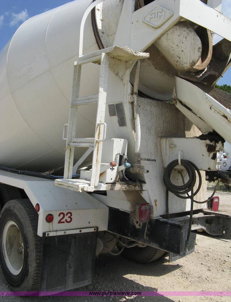 image for item 5070 1981 International Series F2674 mixer truck