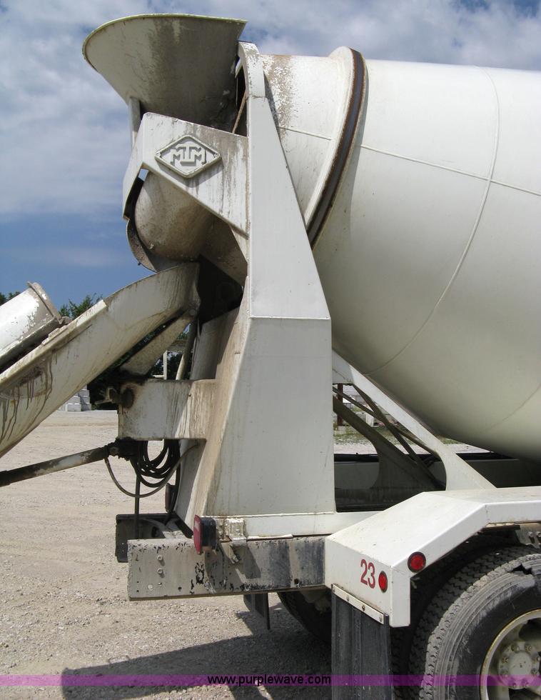 image for item 5070 1981 International Series F2674 mixer truck