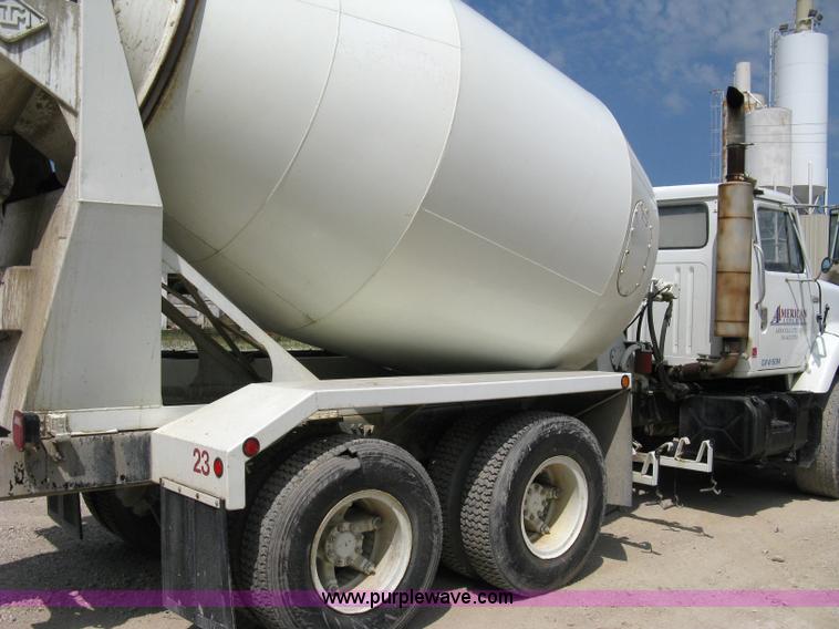 image for item 5070 1981 International Series F2674 mixer truck