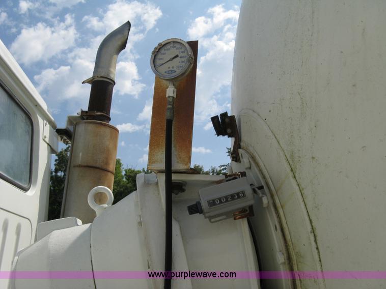 image for item 5070 1981 International Series F2674 mixer truck