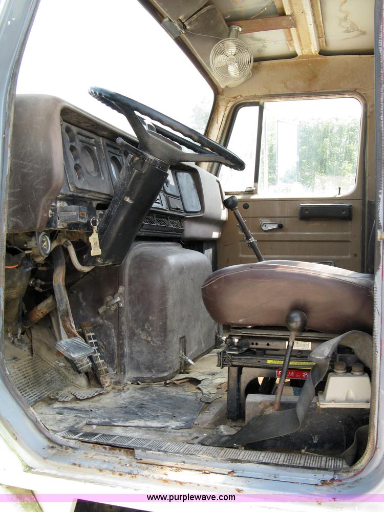 image for item 5070 1981 International Series F2674 mixer truck