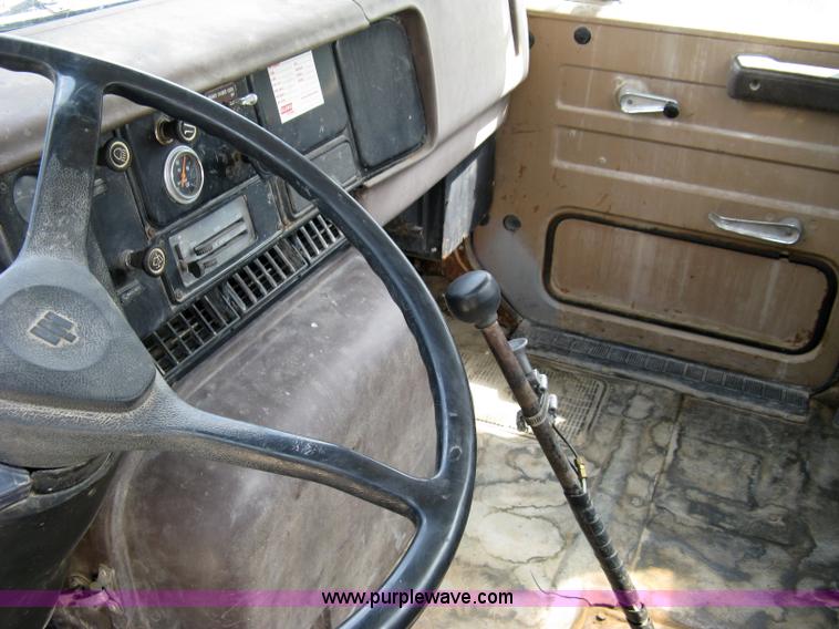 image for item 5070 1981 International Series F2674 mixer truck