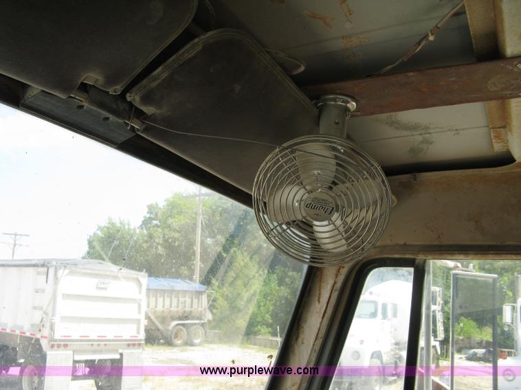 image for item 5070 1981 International Series F2674 mixer truck