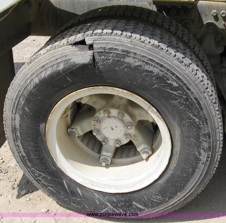 image for item 5070 1981 International Series F2674 mixer truck