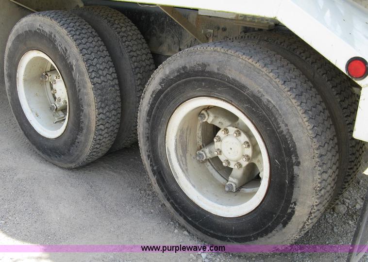 image for item 5070 1981 International Series F2674 mixer truck