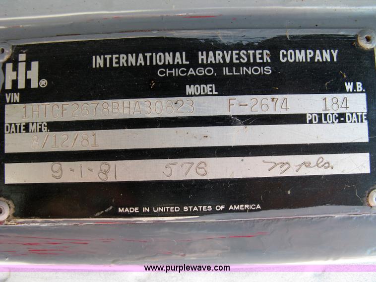 image for item 5070 1981 International Series F2674 mixer truck